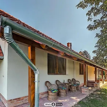 Vackor Vendeghaz Apartment